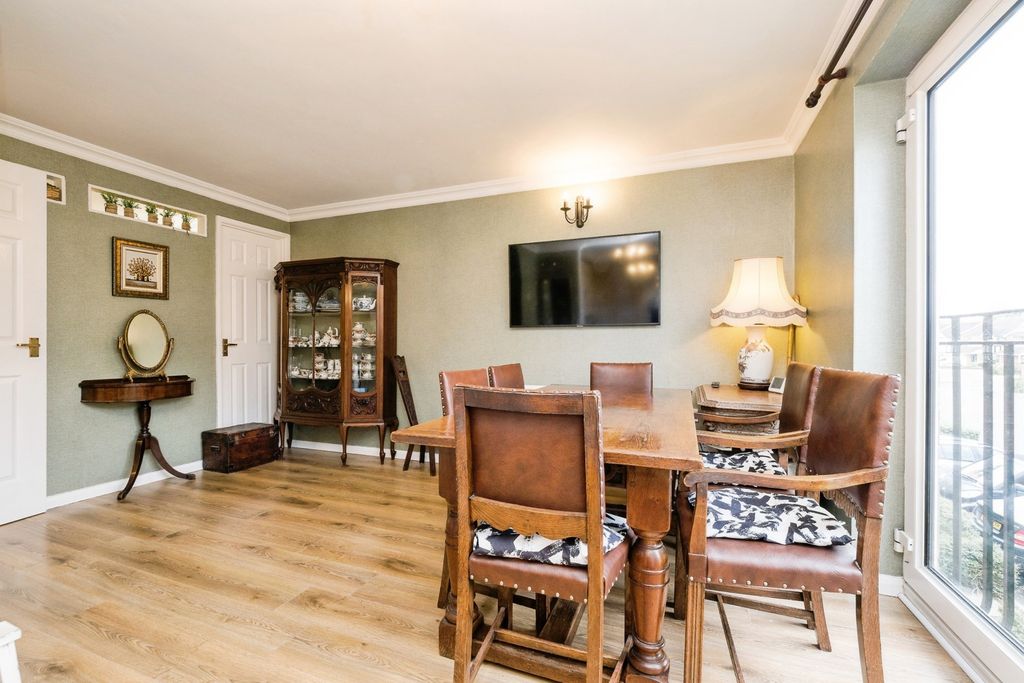 Property photo 2 of 16 Photo