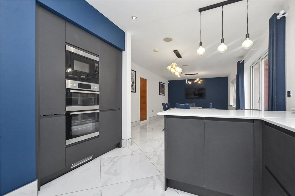 Property photo 1 of 22 Picture No. 17