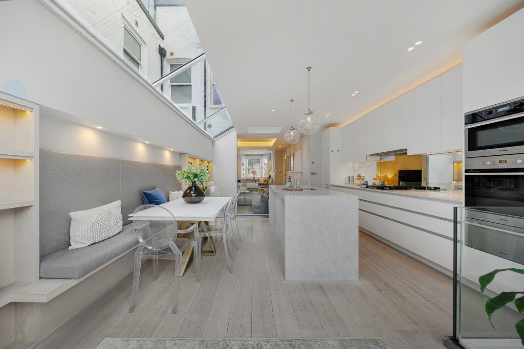 Property photo 2 of 26