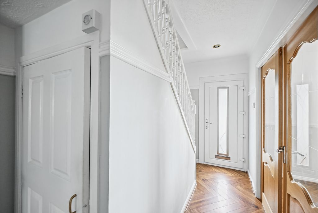 Property photo 2 of 32