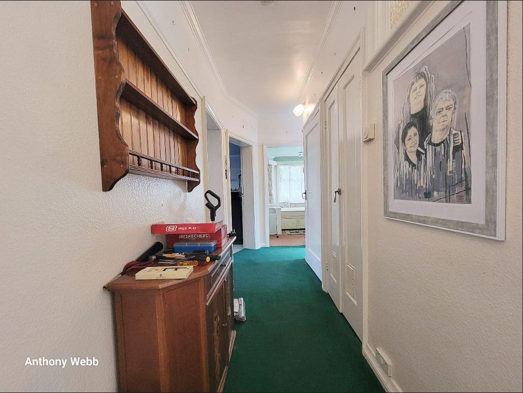 Property photo 3 of 9 Hallway