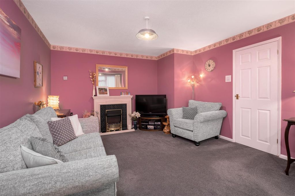 Property photo 2 of 15 29 Wood End, Banbury V2-7.Jpg