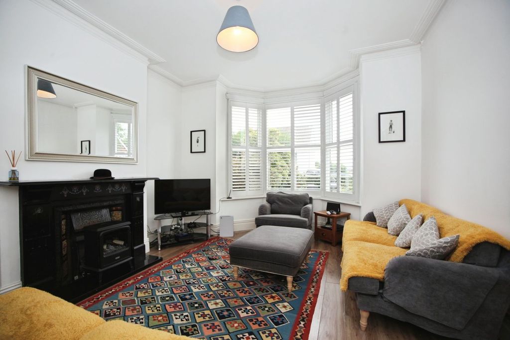 Property photo 2 of 20