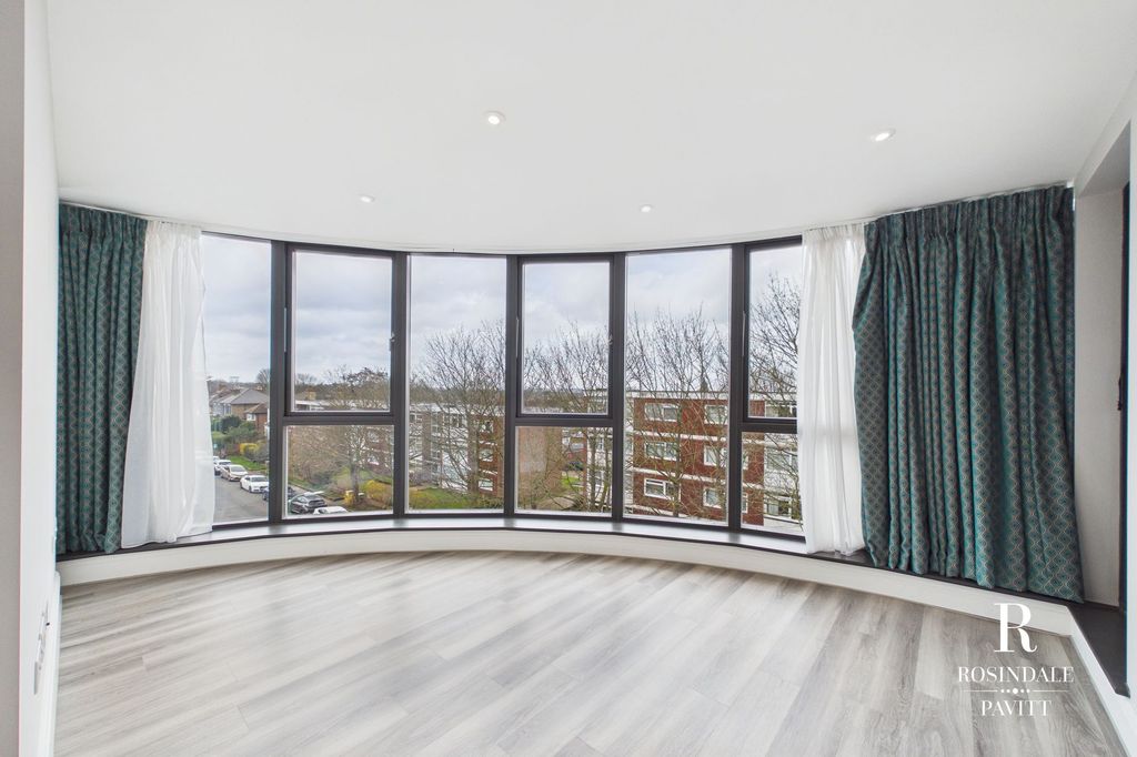 Property photo 3 of 33