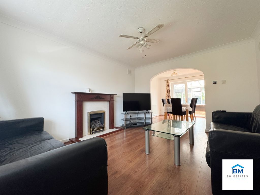 Property photo 2 of 13 Lounge