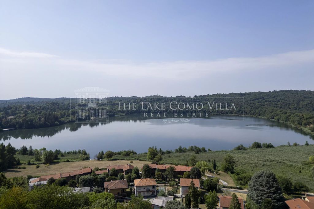 Property photo 2 of 36 The Lake Como Villa-Via Mandelli 5A