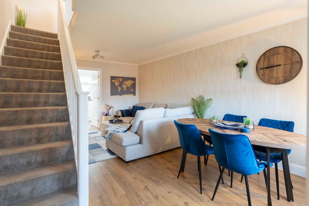 Property photo 2 of 27