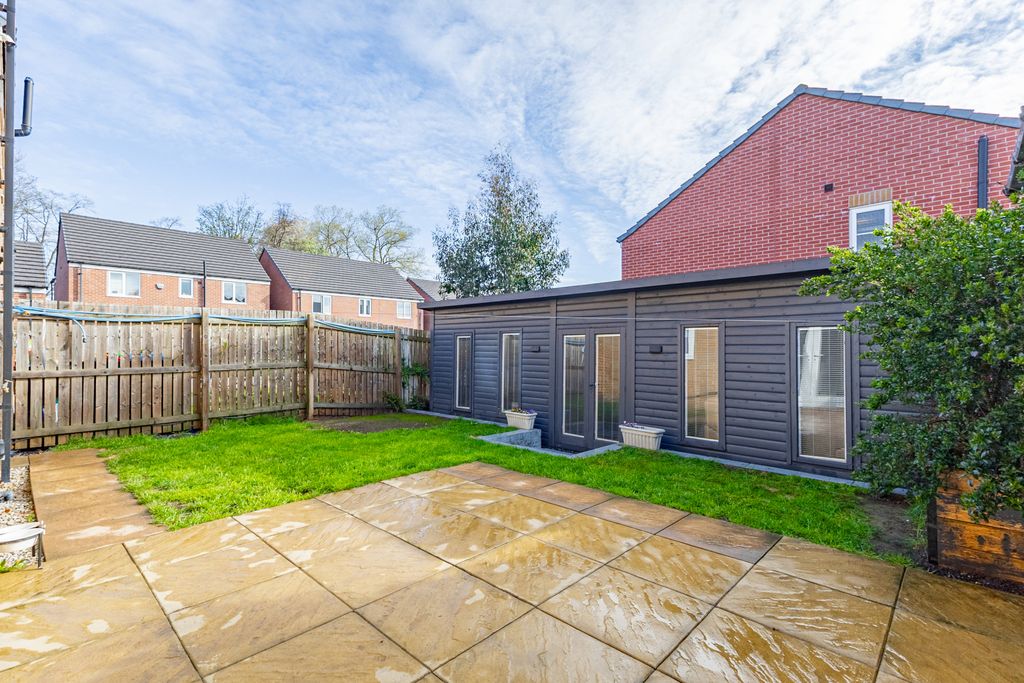 Property photo 2 of 17 Rear Garden