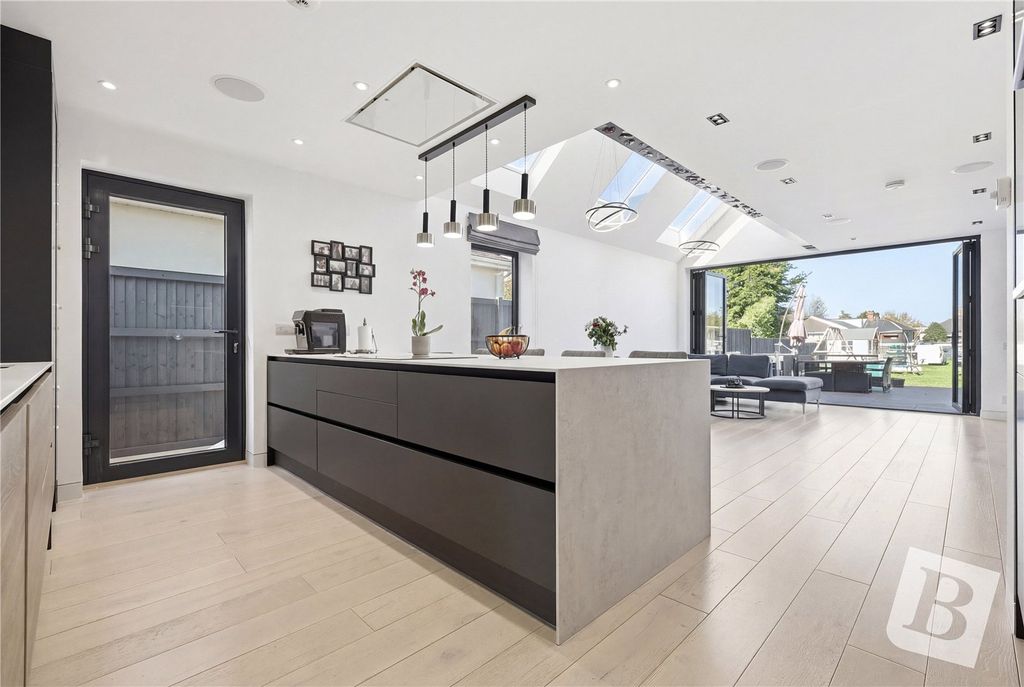 Property photo 2 of 25 Kitchen/Lounge/Diner