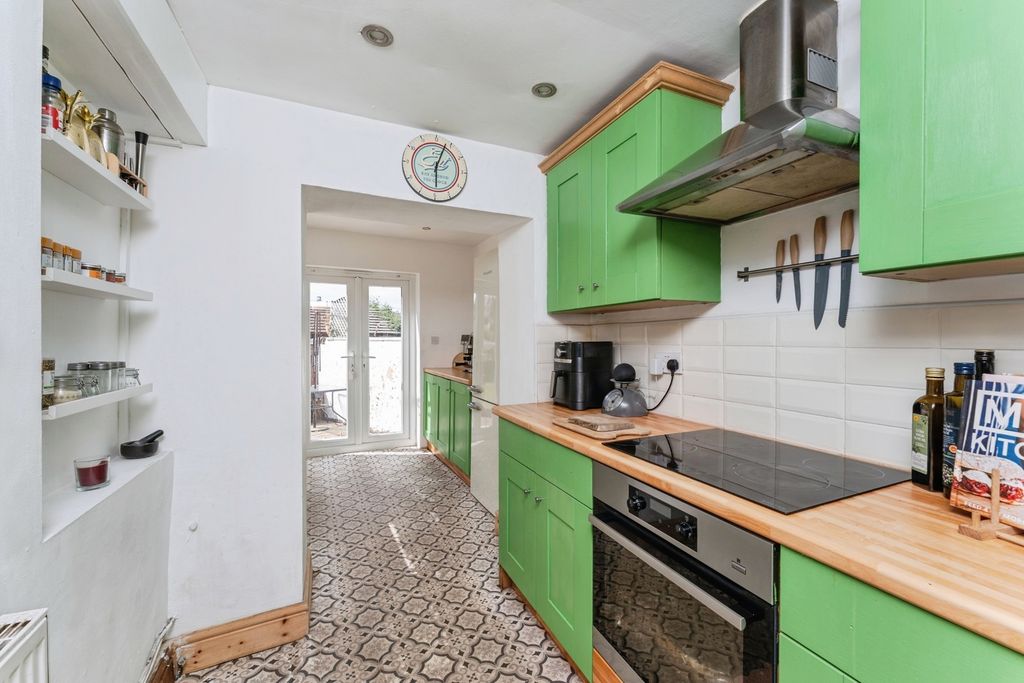 Property photo 3 of 15 Kitchen