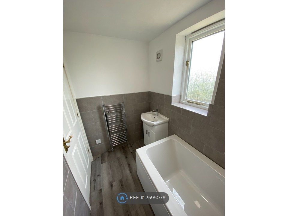 Property photo 3 of 12 Bathroom 2