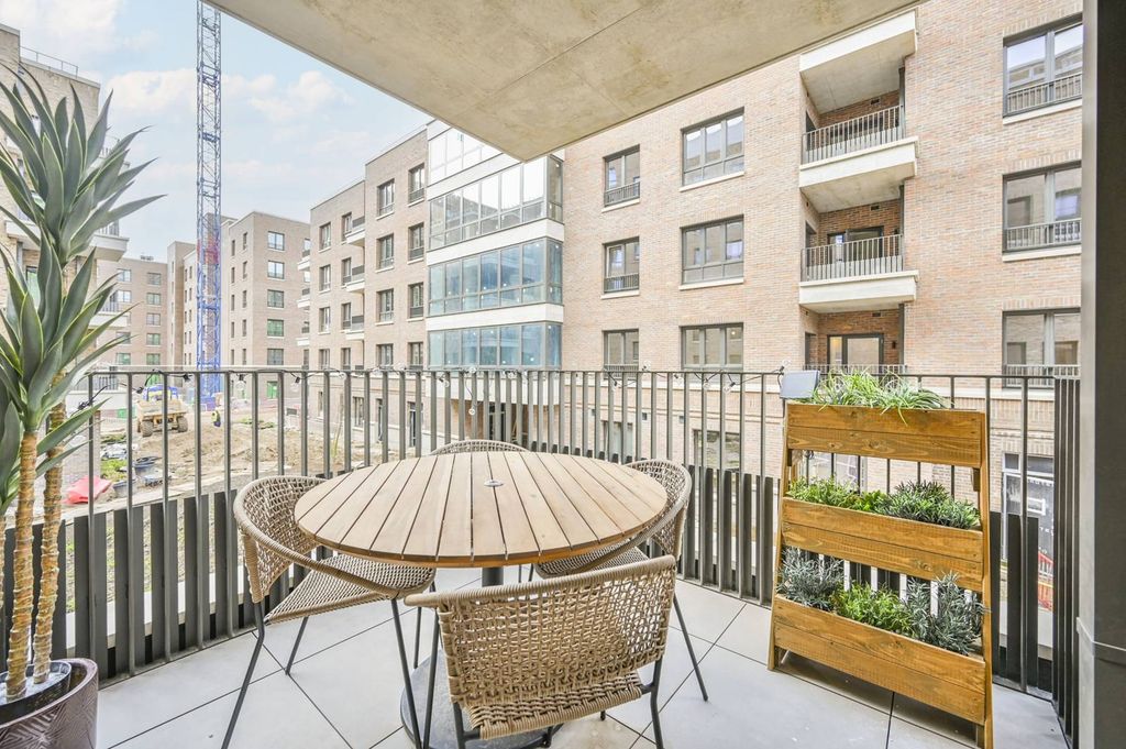 Property photo 3 of 23