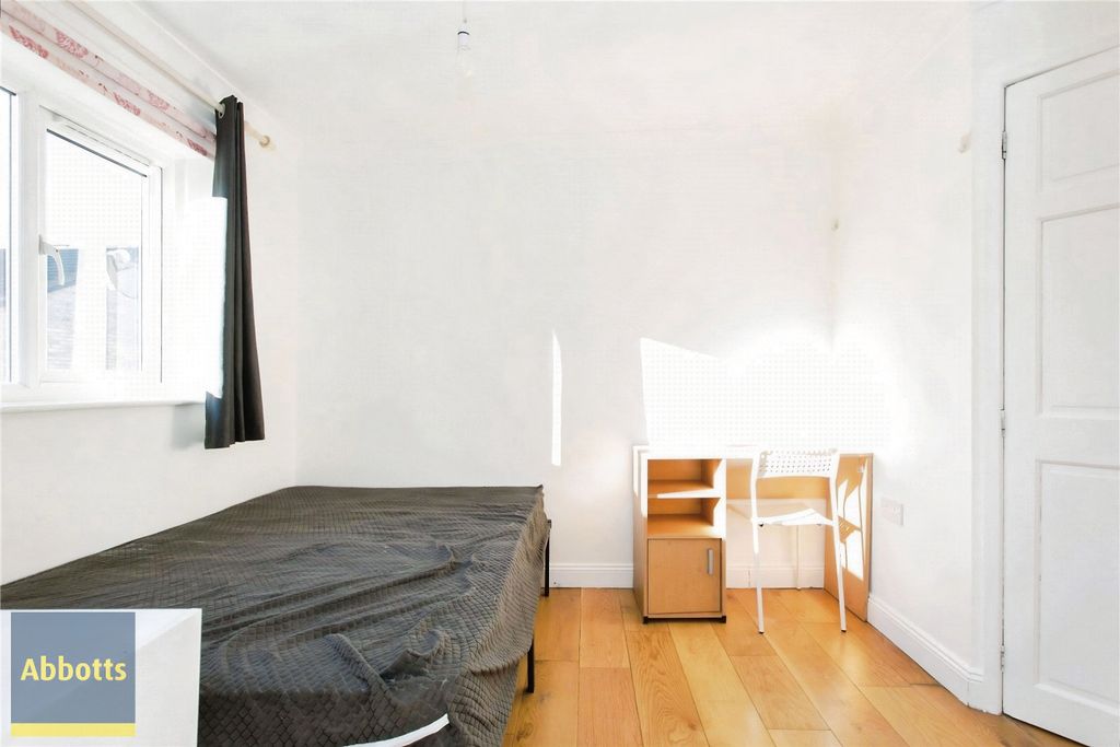 Property photo 1 of 3