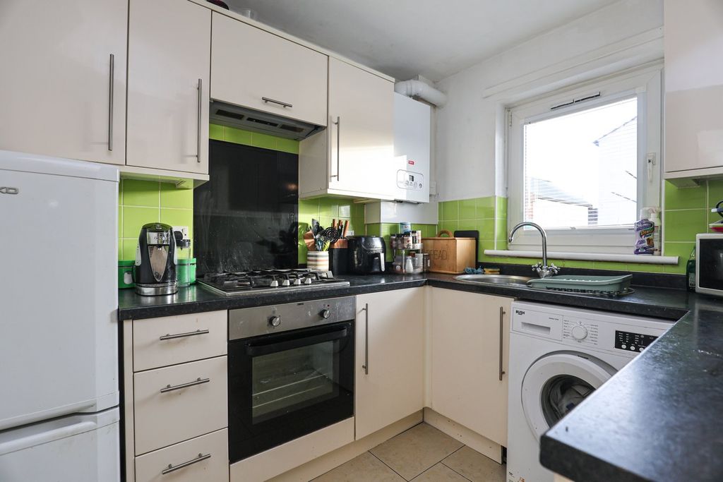 Property photo 2 of 10 Kitchen