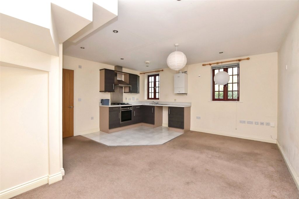 Property photo 2 of 12 Lounge/Kitchen