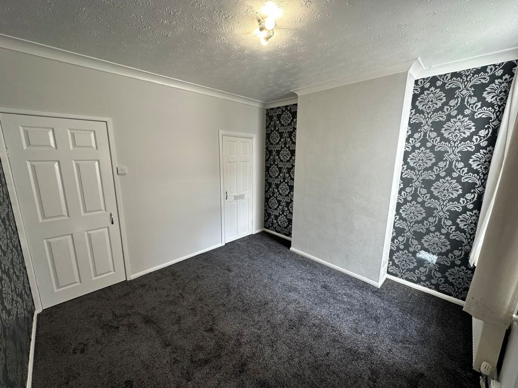 Property photo 3 of 10 Dining Room