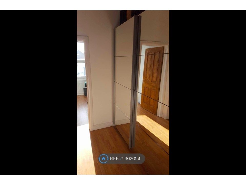 Property photo 3 of 23 Corridor With Mirror Wardrobe