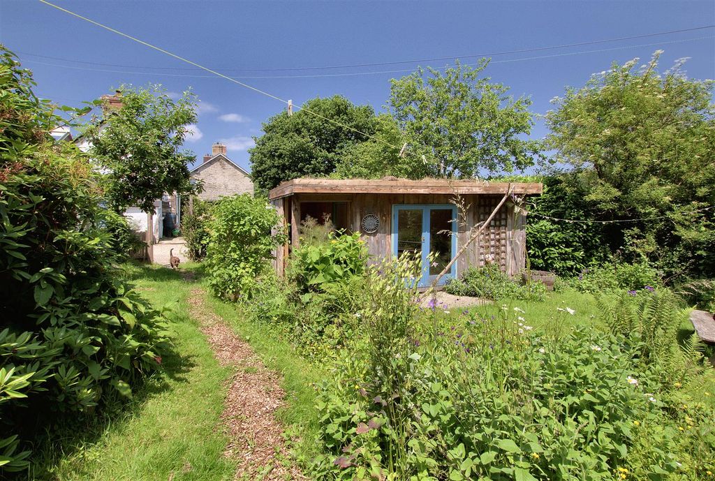 Property photo 3 of 44 Garden