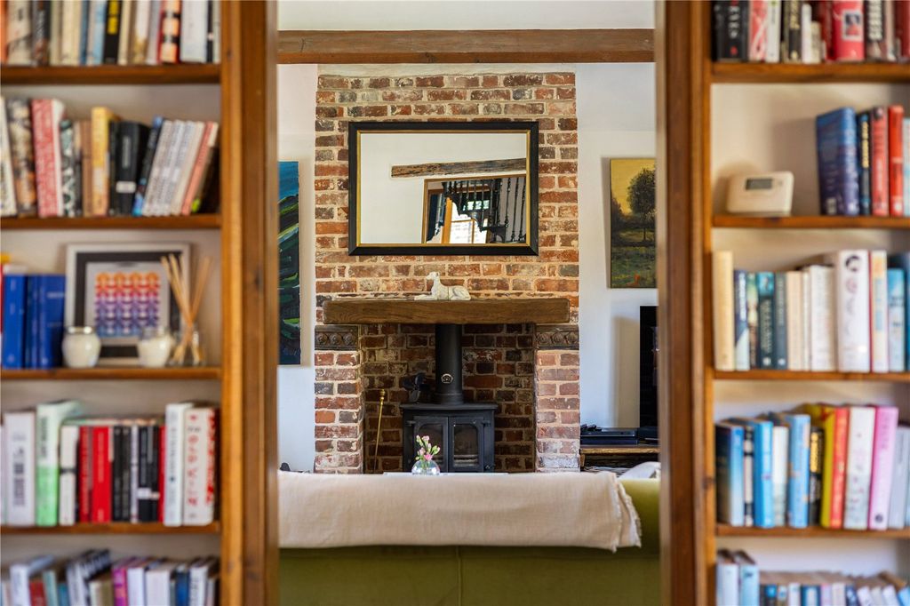 Property photo 3 of 25 Living Room