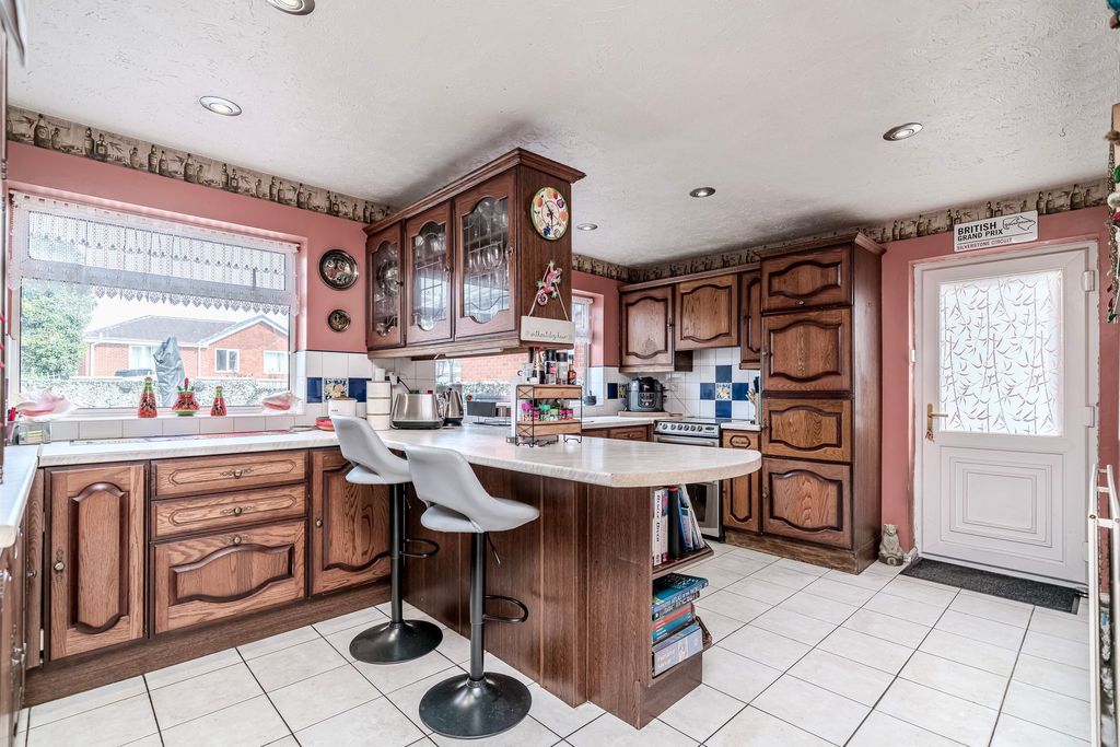 Property photo 3 of 33