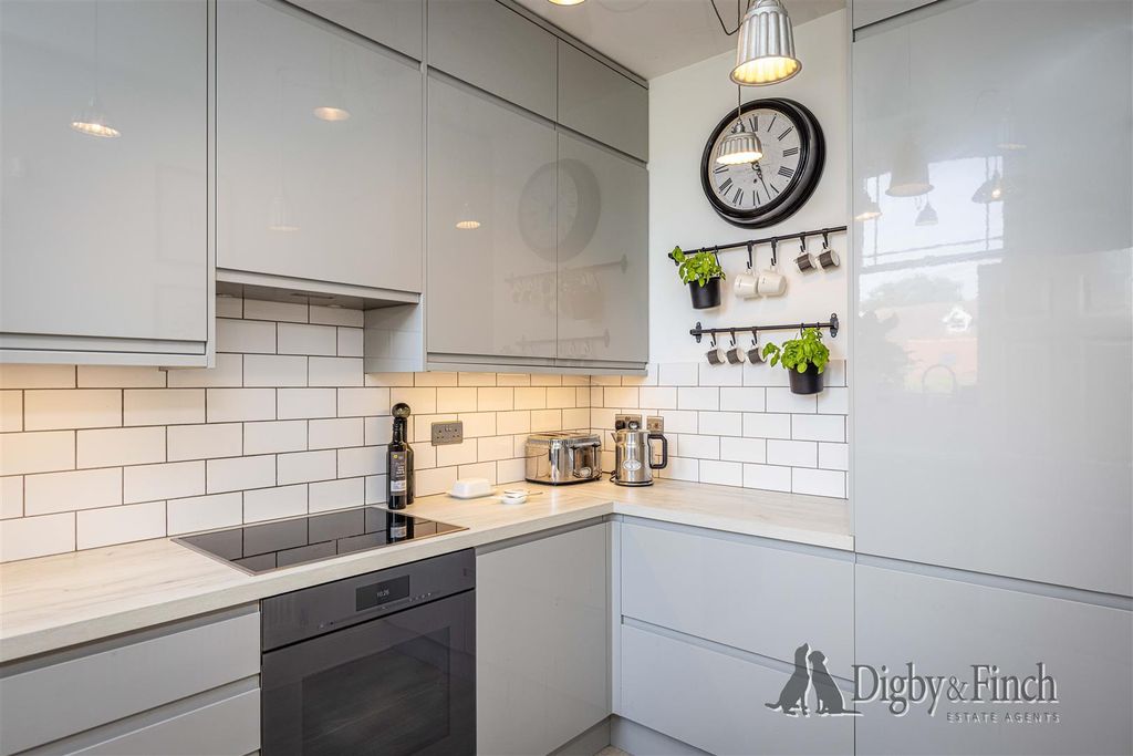 Property photo 2 of 25