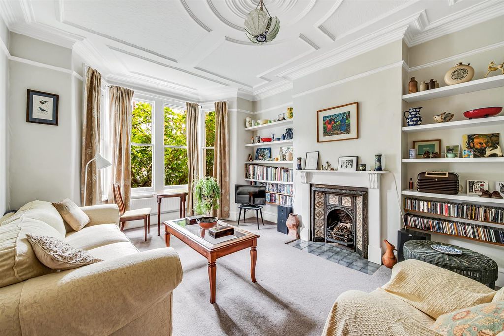 Property photo 2 of 16 21 Derwentwater Road-3.Jpg