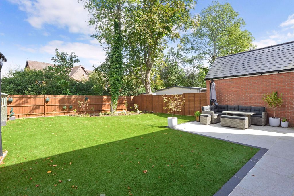 Property photo 2 of 14 Photo 11