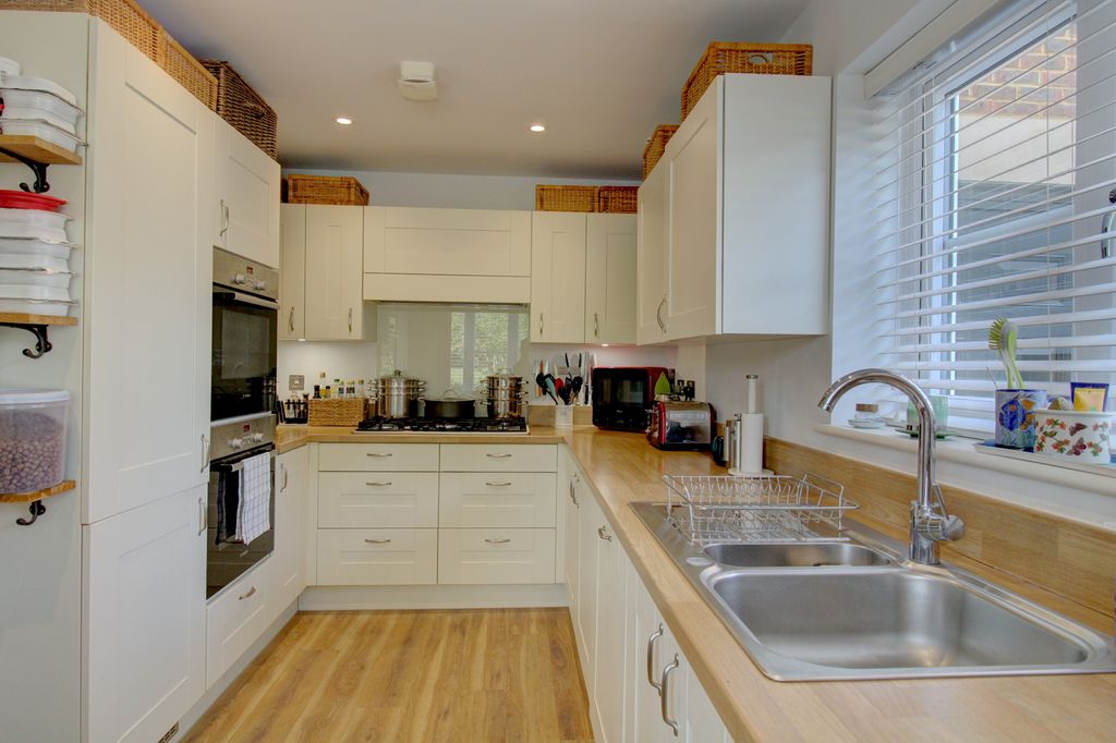 Property photo 2 of 17 Kitchen