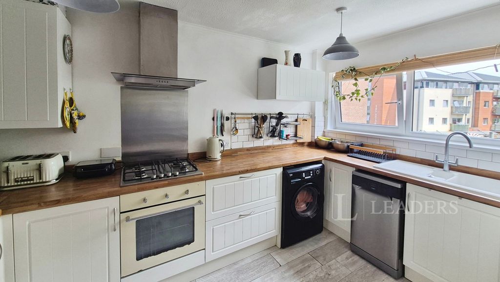 Property photo 3 of 13 Pbox-Img.Jpg