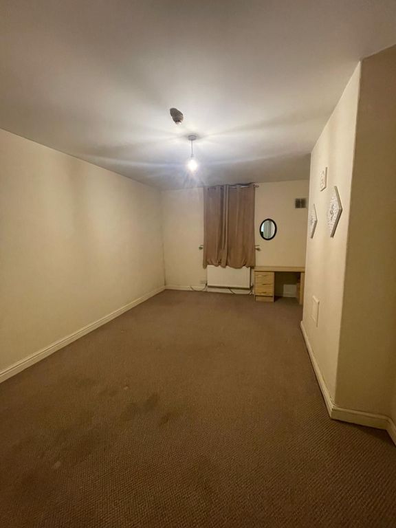 Property photo 3 of 6 Bedroom