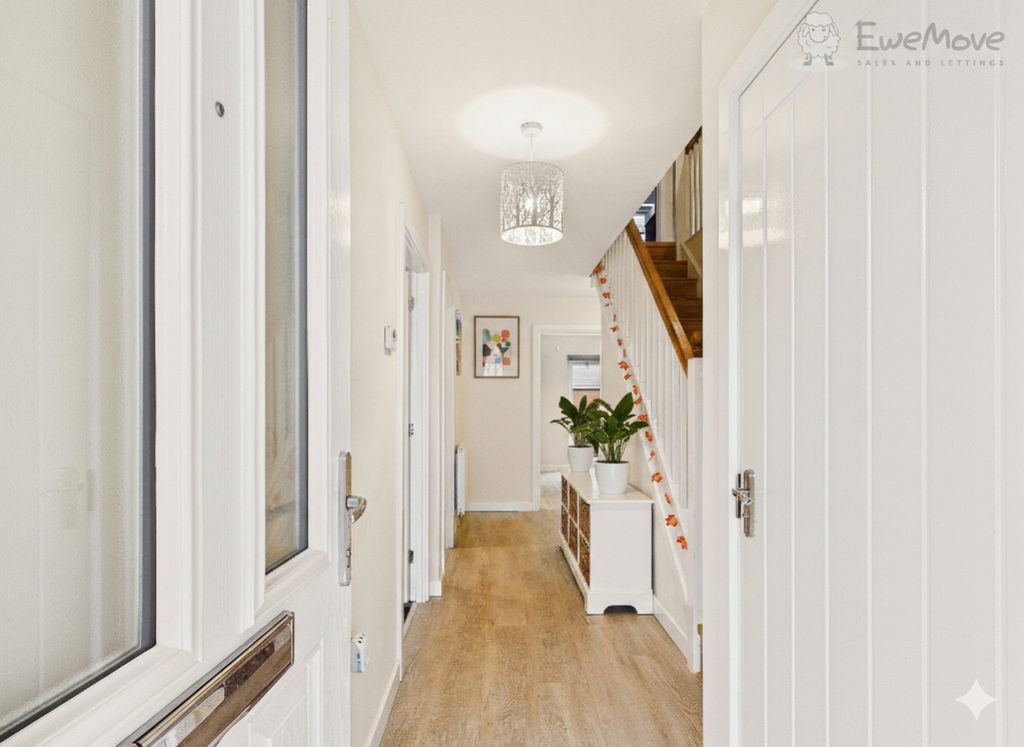 Property photo 2 of 16 Ewemove South Molton - Entrance Hall