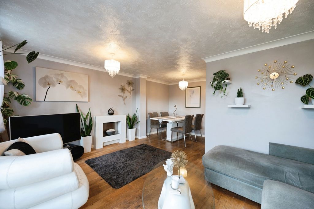 Property photo 2 of 17 Pbox-Img.Jpg