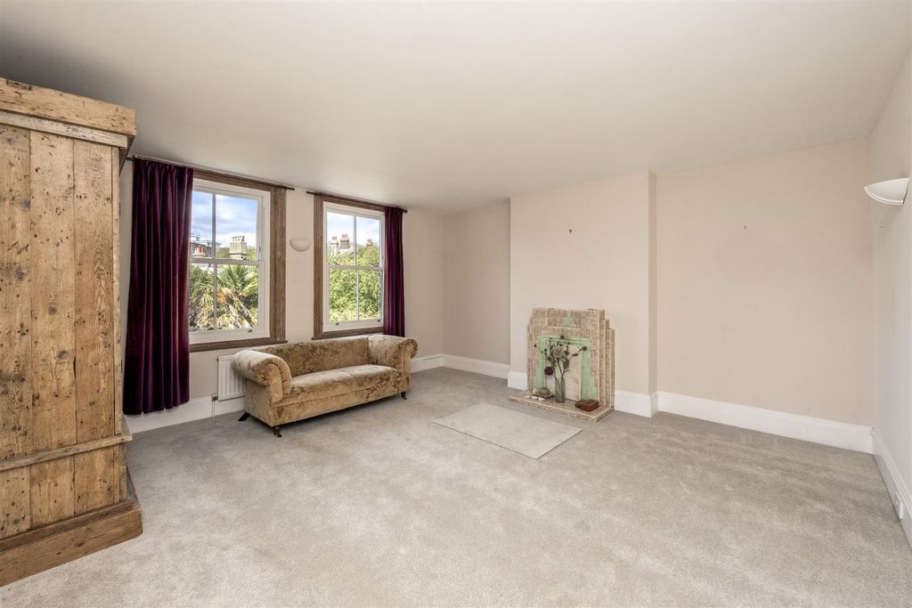 Property photo 2 of 18 York Avenue, 5 Flat 3-001.Jpg