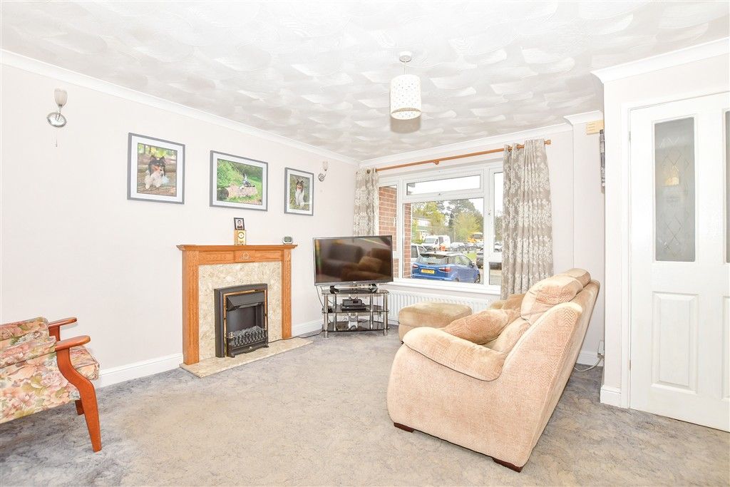 Property photo 3 of 12 Lounge