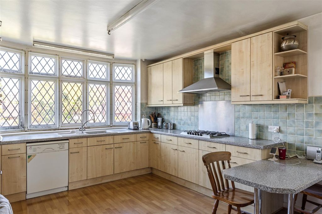 Additional image 5 of 6 bed detached house for saleGrimwade Avenue, Croydon CR0