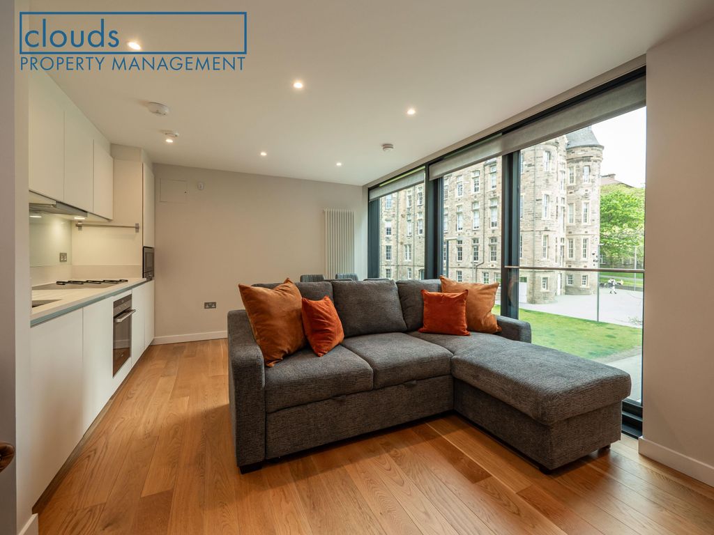 Property photo 2 of 12 Open-Plan Living/Kitchen