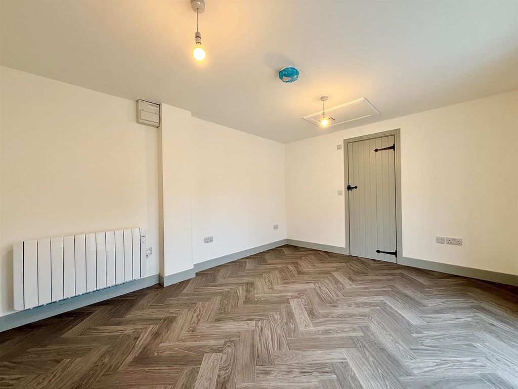 Property photo 3 of 28 Annexe Bedroom 3