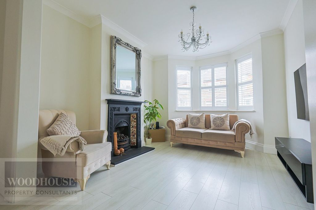 Property photo 3 of 27