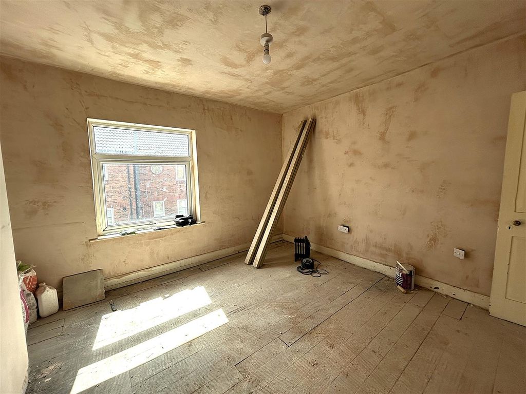 Property photo 3 of 7 Bedroom One
