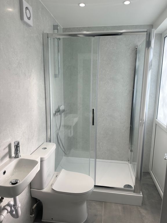 Property photo 3 of 13 Room D. En Suite