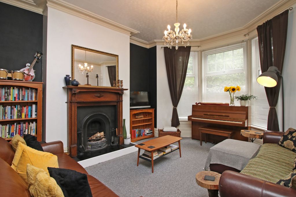 Property photo 1 of 33