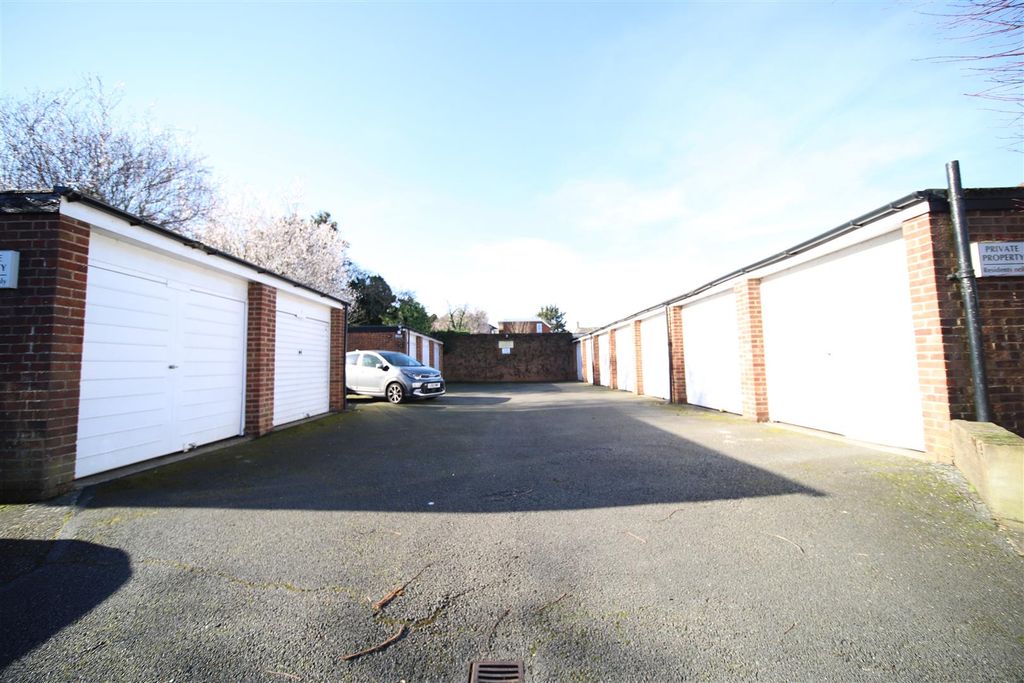 Property photo 2 of 15 Garage.Jpg