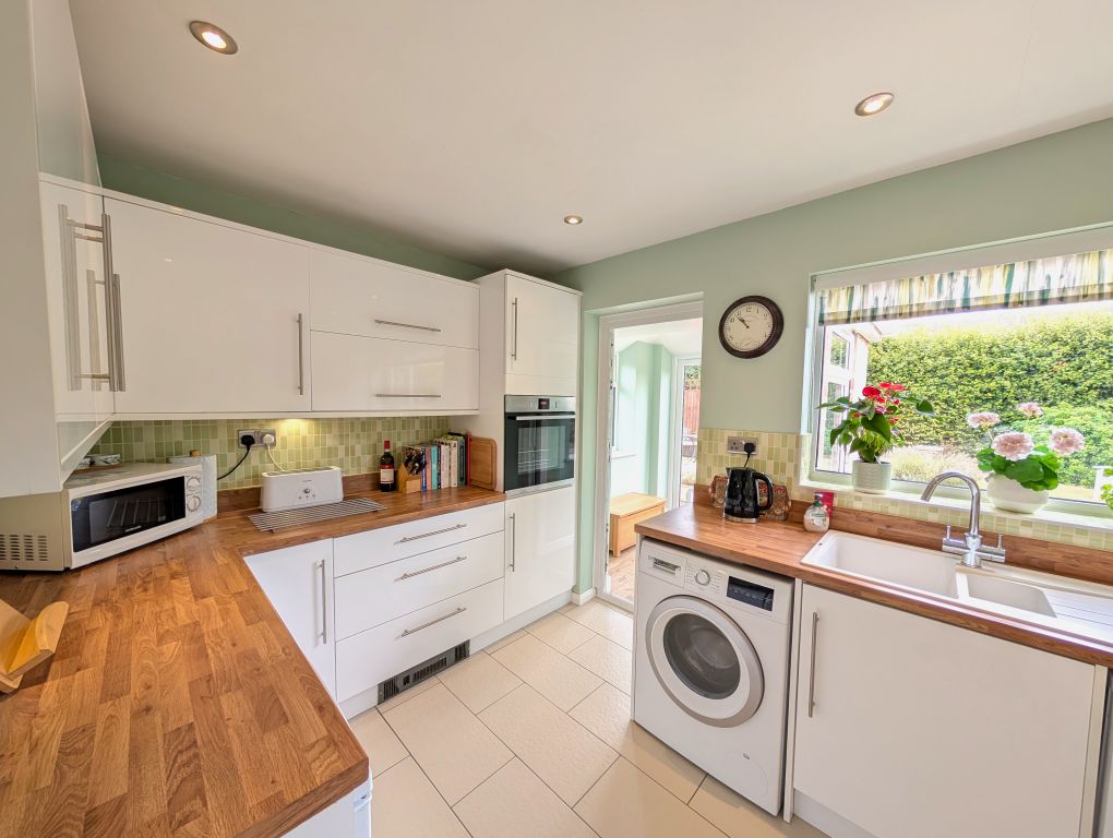 Property photo 2 of 31