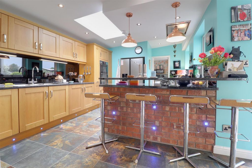 Property photo 3 of 50 Img_2504-Img_2506.Jpg