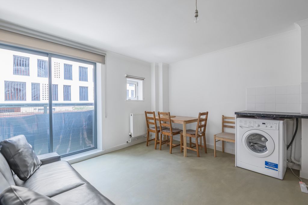 Property photo 3 of 8 653055 (3)