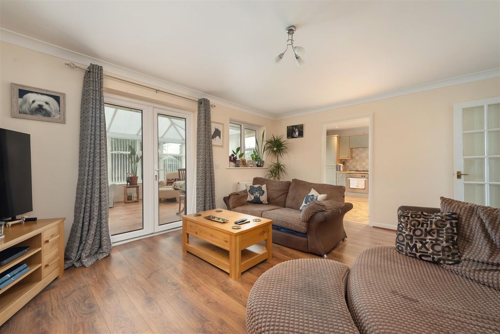 Property photo 2 of 14 King Arthur Road, Ramsgate
