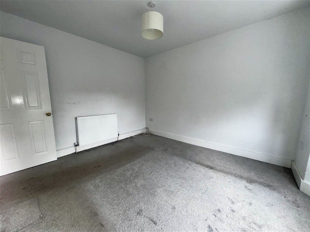 Property photo 2 of 8 Lounge