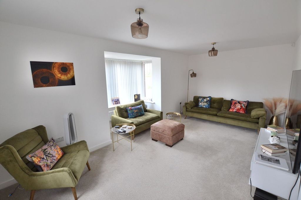 Property photo 2 of 29