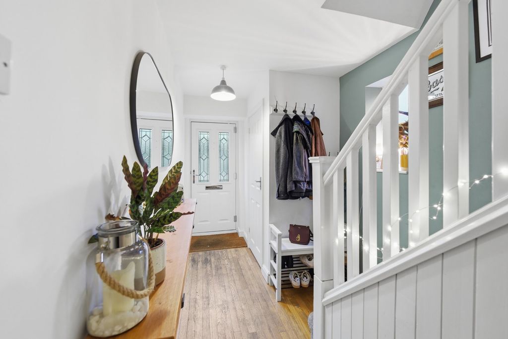 Property photo 3 of 34