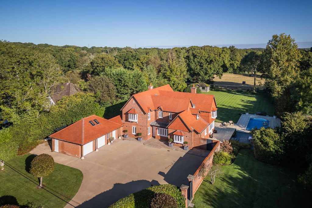 Property photo 3 of 17 Amblemead